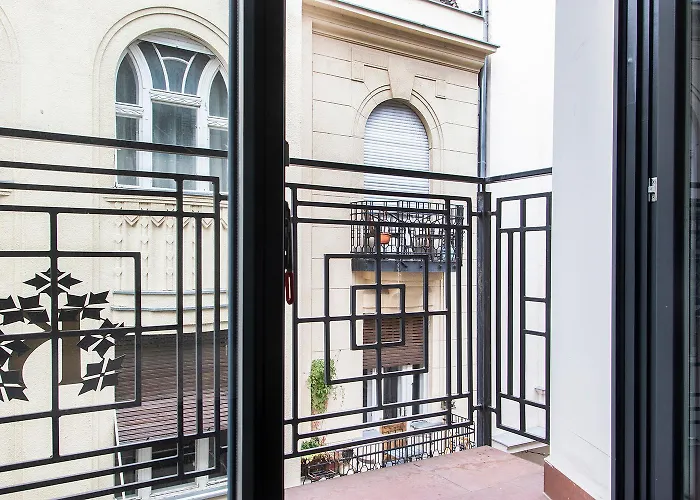 Chill 'N' Joy Boutique Suites